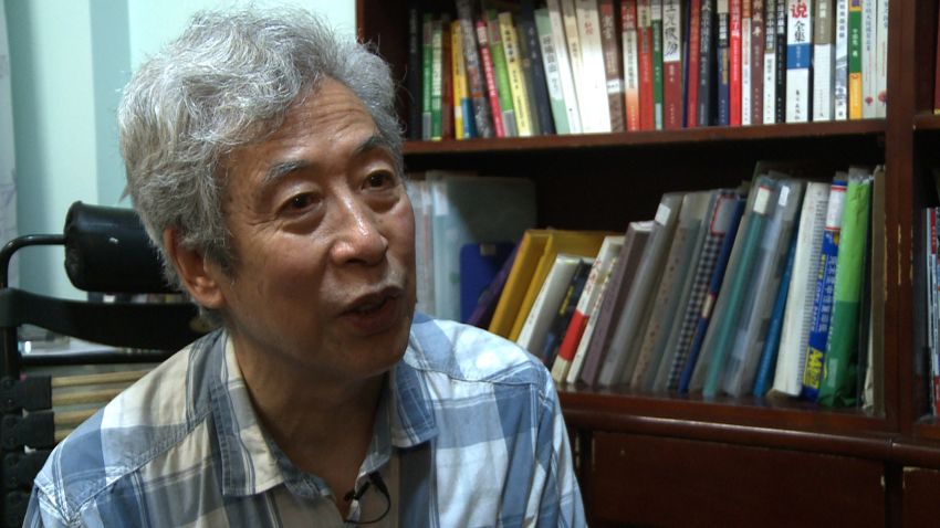 TO GO WITH China-politics-rights,FEATURE BY CAROL HUANG 
This screen grab taken from AFP video footage shows former professor Sun Wenguang talking in his home in Jinan, east China's Shandong province on August 28, 2013. When Chinese police beat elderly former professor Sun Wenguang so badly they broke four ribs, it was just part of the price he has paid for a lifetime defying authority.     AFP PHOTO / TANIA LEE        (Photo credit should read TANIA LEE/AFP/Getty Images)