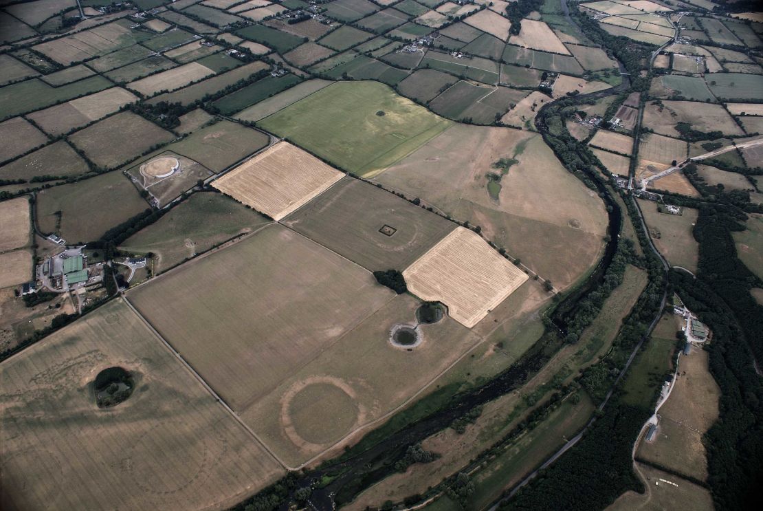 Yellowing fields in Ireland have exposed markings of prehistoric ruins along the River Boyne.