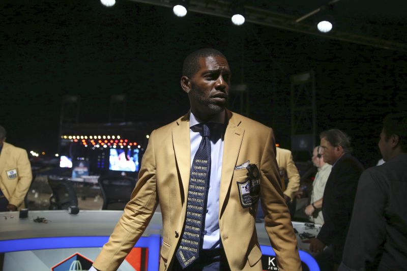 Randy Moss Attends His Hall Of Fame Ceremony Wearing A Tie That Honors ...