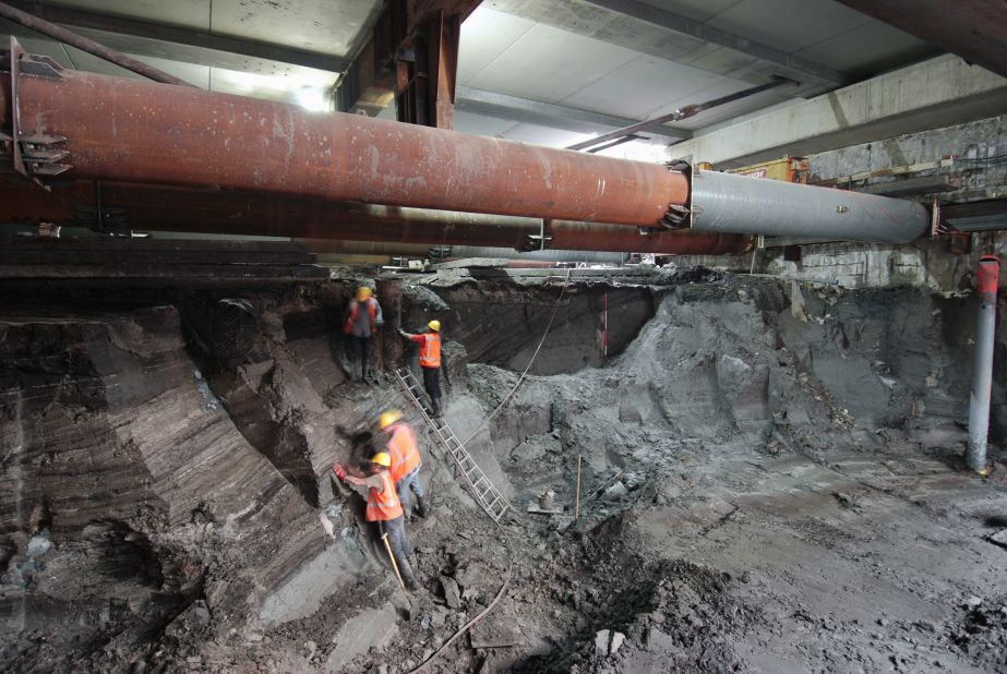 Most of the artifacts were found at two central Amsterdam locations, Rokin and Damrak.