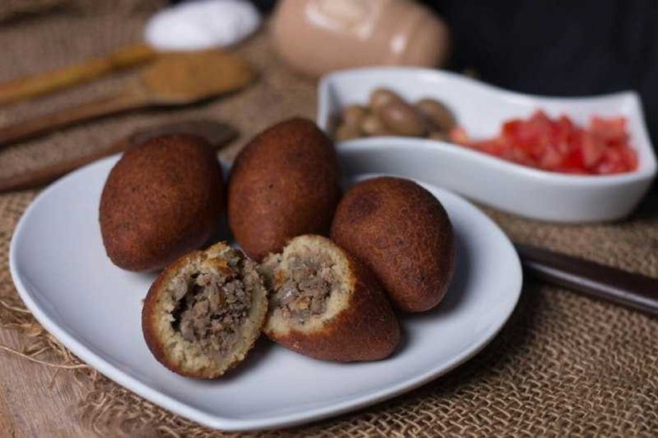The app offers traditional Libyan dishes as well as global cuisine. These are kibbeh, a Middle Eastern specialty that usually contain meat and seasonings.