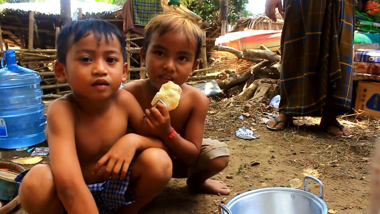 Survivors of Sunday's earthquake, including small children and elderly people, are running out of food as aid struggles to get through.