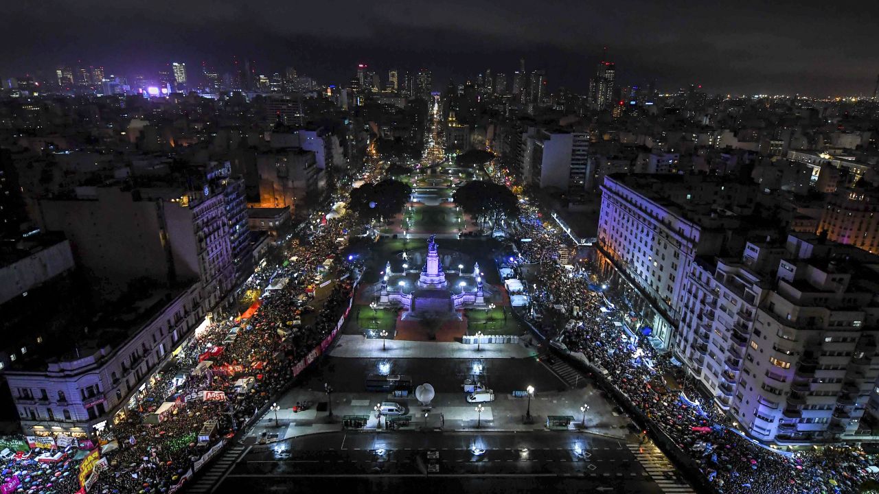 In this photo released by Argentina's Senate press office, protesters demonstrate in support of loosening the abortion law, left, and against abortion, right, in this photo taken from Congress where lawmakers are debating the issue in Buenos Aires, Argentina, Wednesday, Aug. 8, 2018. Following months of increasingly tense debate, lawmakers are meeting ahead of a vote on a bill that would decriminalize abortions up to the first 14 weeks of pregnancy. (Delfina Linares/Argentine Senate via AP)