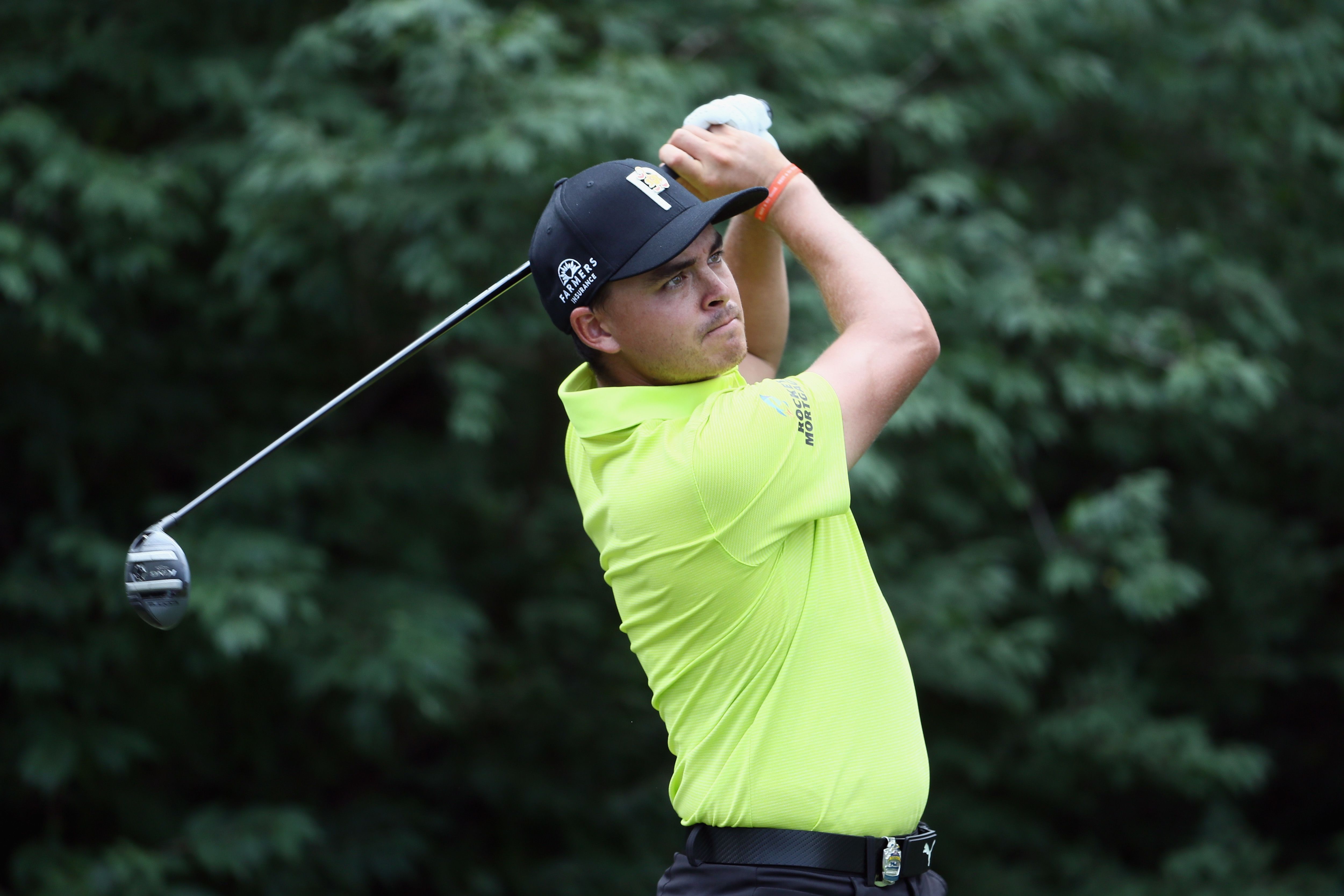 Rickie Fowler set the pace at the US PGA Championship with an opening round of 65 at the Bellerive Country Club on Thursday.