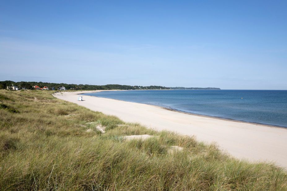 <strong>Hornbæk Beach:</strong> With its white sand and sand dunes, Hornbaek is the largest and most visited beach on the coast of North Sealand.