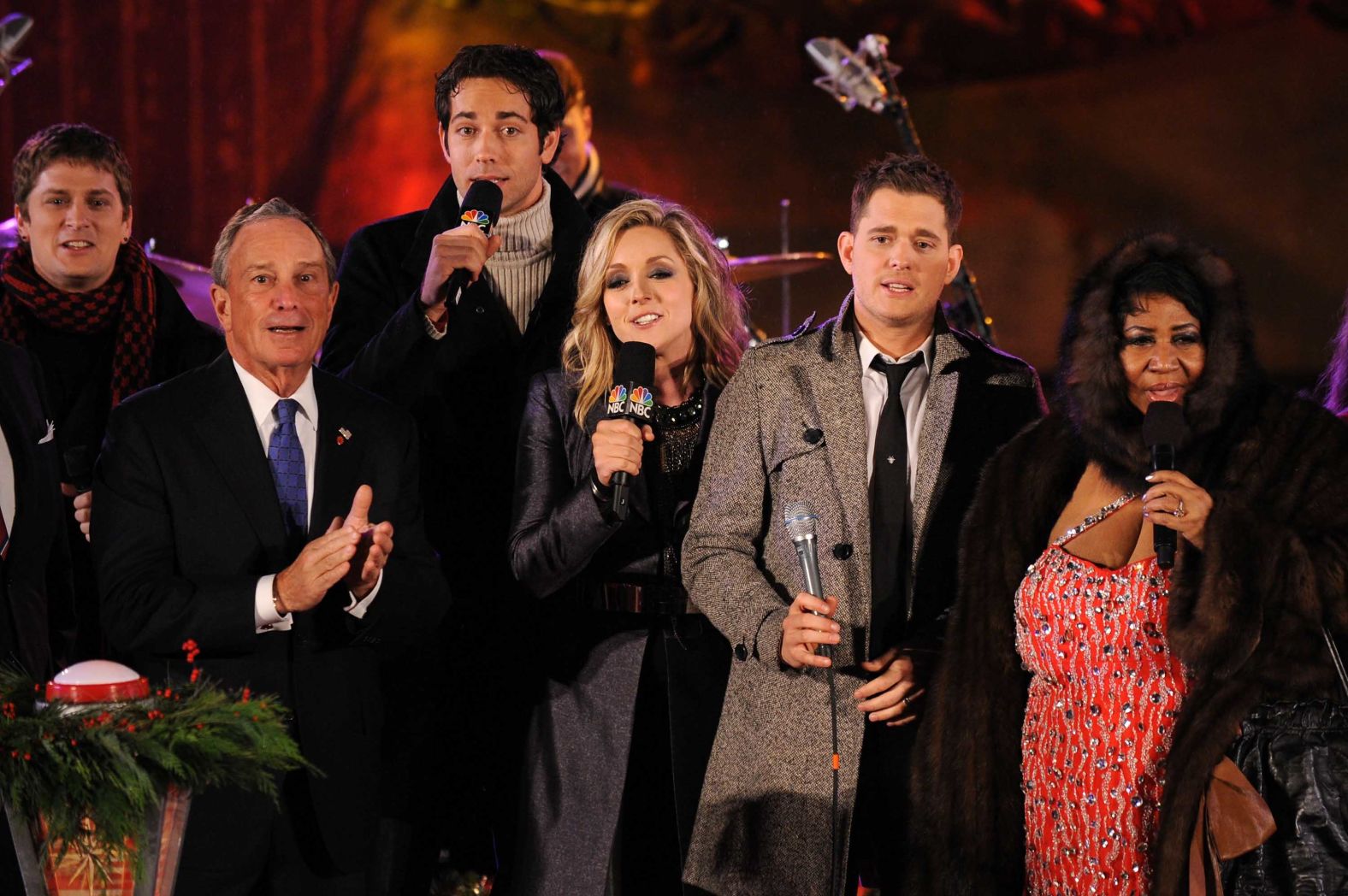 Musician Rob Thomas, Former New York City Mayor Michael Bloomberg, actor Zach Levi, actress Jane Krakowski, singer Michael Buble and Franklin at the Rockefeller Center Christmas tree lighting ceremony in 2009.