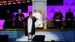 PHILADELPHIA, PA - SEPTEMBER 26:  Pope Francis (C) looks on as Aretha Franklin performs during the Festival of Families on September 26, 2015 in Philadelphia, Pennsylvania.  Pope Francis is wrapping up his trip to the United States with two days in Philadelphia where he will attend the Festival of Families and will meet with prisoners at the Curran-Fromhold Correctional Facility.  (Photo by Justin Sullivan/Getty Images)