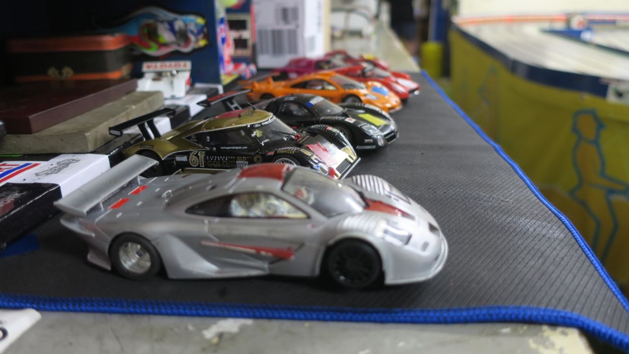 Cars at the North London Society of Model Engineers are scaled at 1/32 and 1/24 in size, and can exceed speeds of 20 mph (32 kph). 