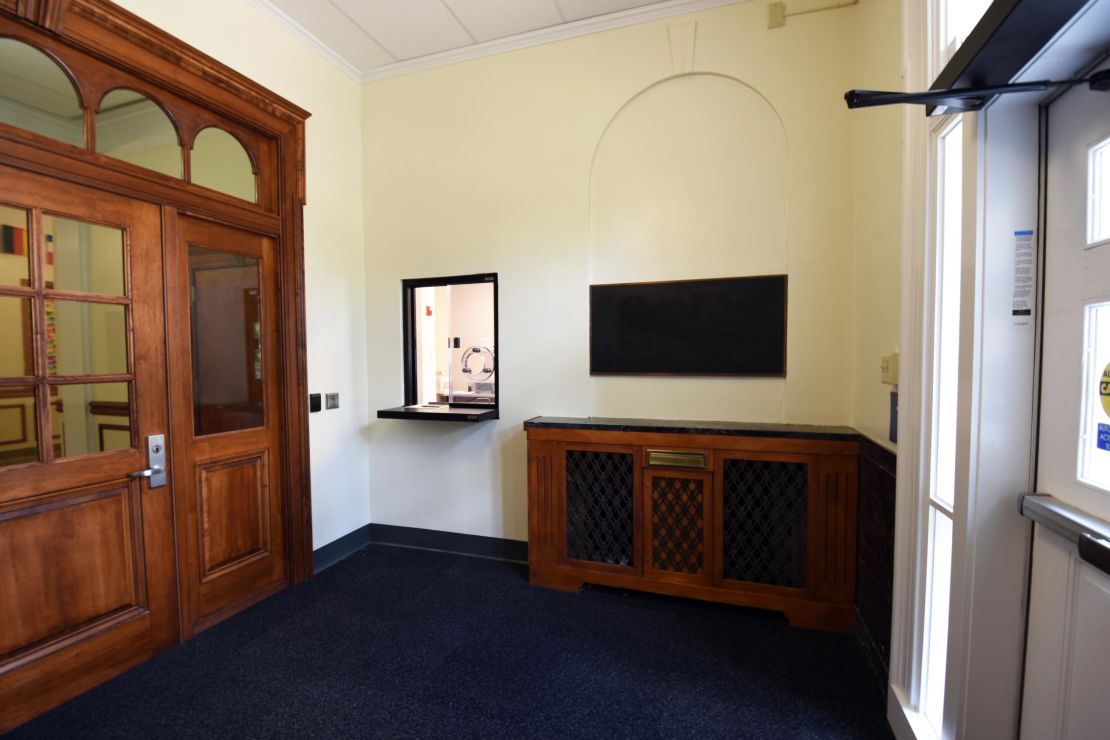 Visitors to an elementary school in St. Louis County must first enter a secure vestibule with a bankteller-like glass window. This vestibule, renovated in 2017, has glass that is protected by security glazing.