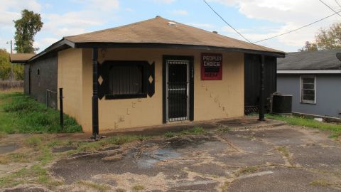 Coggins left this club October 7, 1983, and was later seen with Gebhardt and Moore.