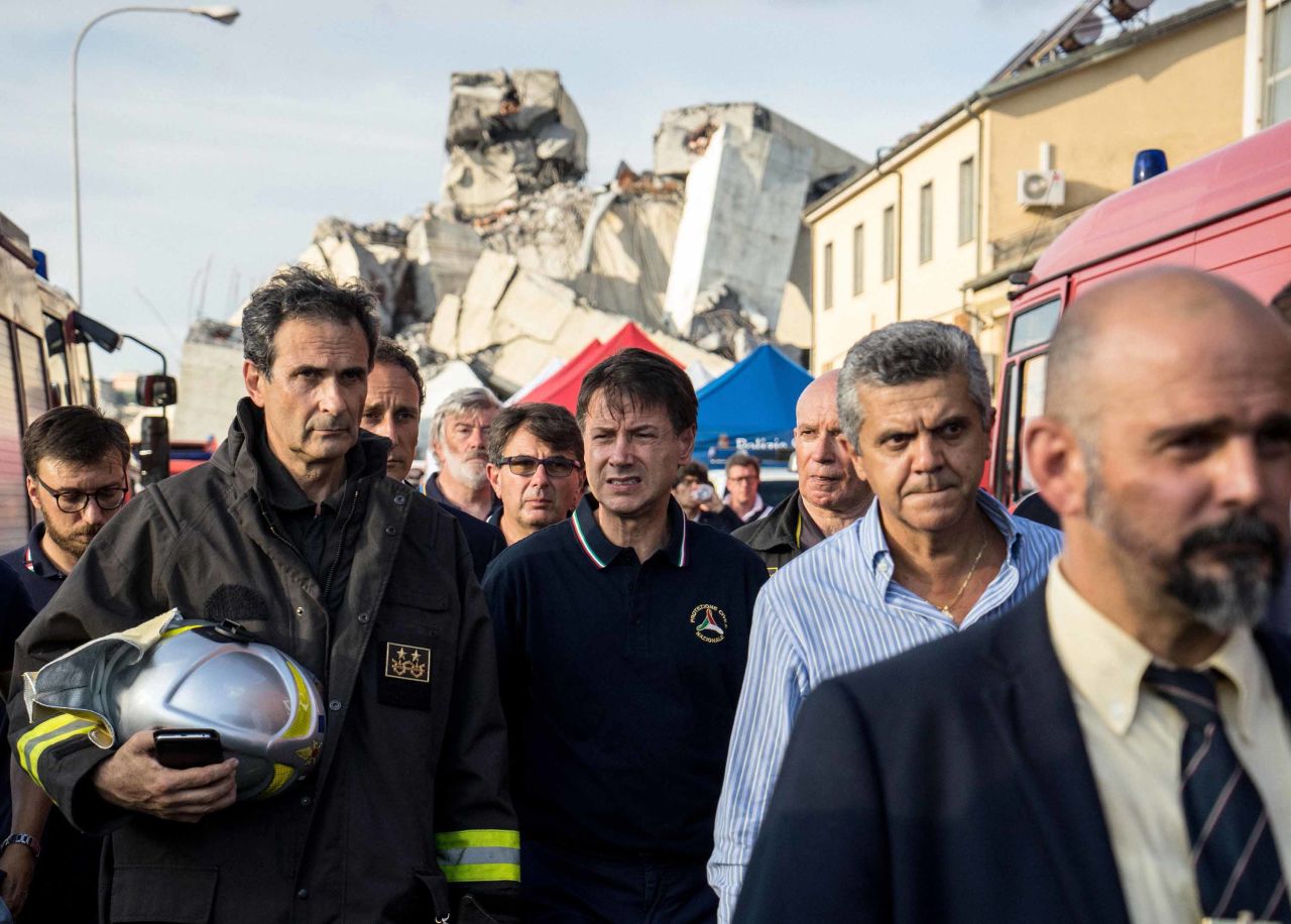 Italian Prime Minister Giuseppe Conte (center) visits the site of the collapse.