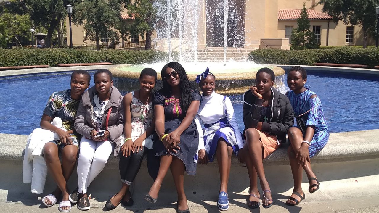 Winners of 2018 Silicon Valley contest, Promise Nnalue, Jessica Osita, Nwabuaku Ossai, Adaeze Onuigbo and Vivian Okoye pose with their mentor Uchenna Ugwu.