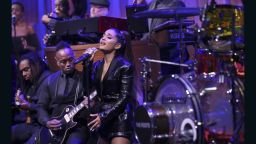 THE TONIGHT SHOW STARRING JIMMY FALLON -- Episode 0915 -- Pictured: Singer Ariana Grande performs "Natural Woman" with The Roots on August 16, 2018 -- (Photo by: Andrew Lipovsky/NBC)