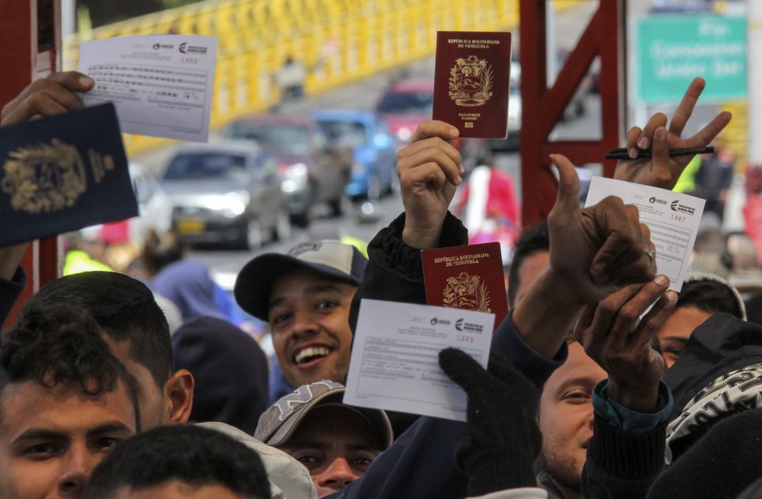 Venezuelan citizens wait in line to cross to Ecuador at the Rumichaca international bridge in Ipiales, Colombia, on August 11, 2018.