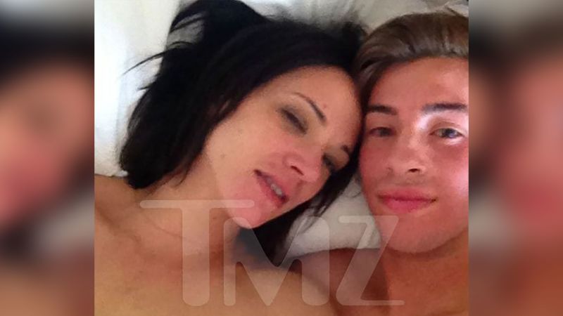 Photo of Asia Argento with 17-year-old actor Jimmy Bennett surfaces