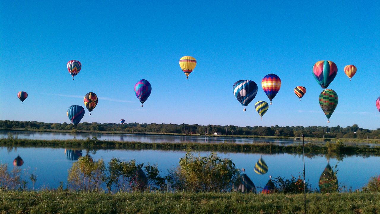 <strong>Great Pershing Balloon Derby Brookfield, Missouri): </strong>This is the longest-running, continuously sanctioned balloon event in the country. Balloons fly up to several thousand feet, offering views of Missouri's lush landscapes. Cameras are encouraged.