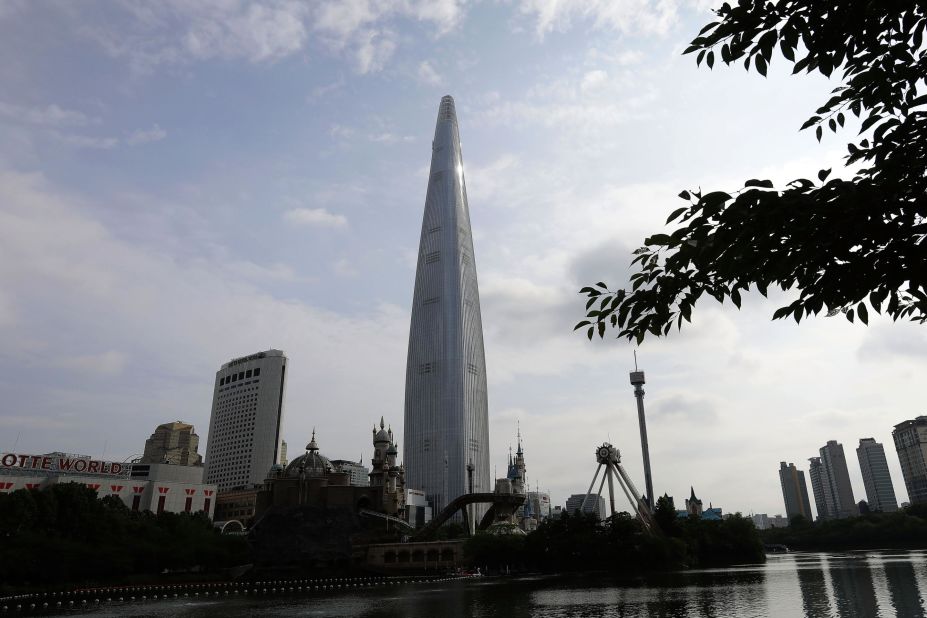 <strong>5. Lotte World Tower (Seoul):</strong> This dwarfs the other buildings in Seoul and offers stunning views of South Korea's capital. The design is inspired by traditional Korean pottery.