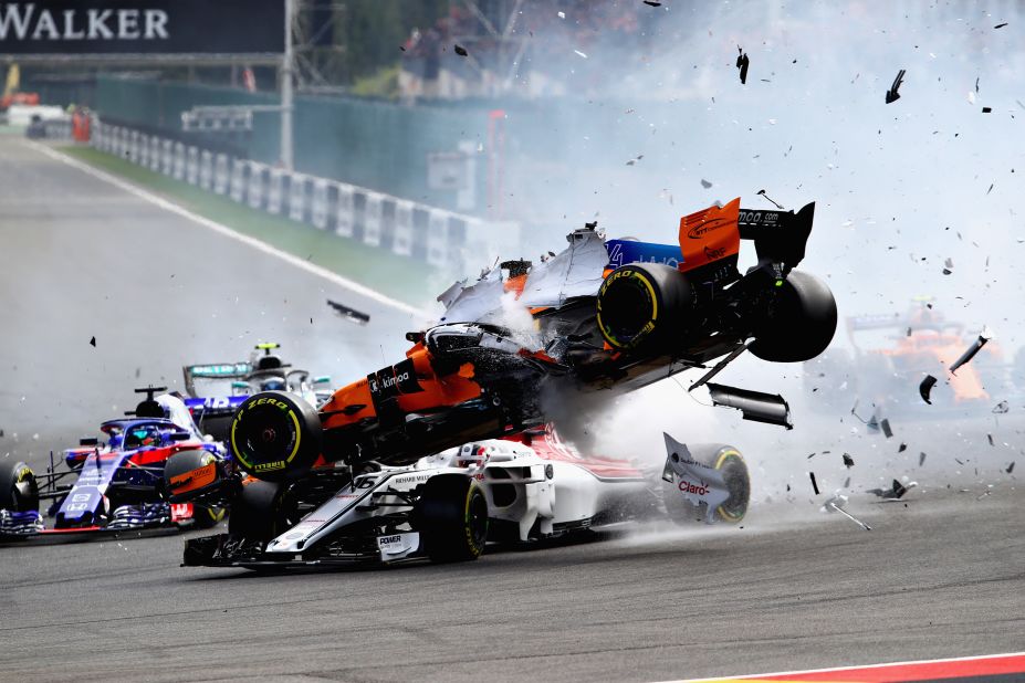 F1 2018: Lewis Hamilton draws level with Fangio on five World Championships