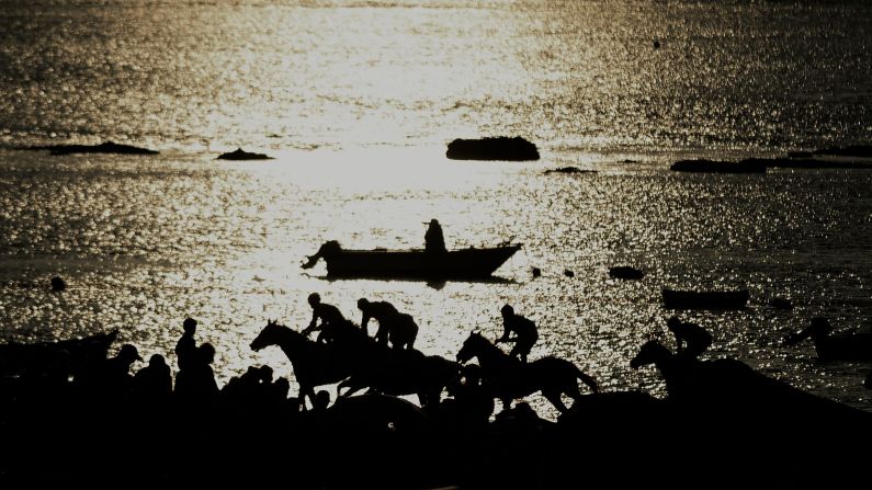 Horses are raced on a beach in Sanlucar de Barrameda, Spain, on Thursday, August 23. <a href="index.php?page=&url=https%3A%2F%2Fwww.cnn.com%2F2018%2F08%2F19%2Fsport%2Fgallery%2Fwhat-a-shot-sports-0819%2Findex.html" target="_blank">See 30 amazing sports photos from last week</a>