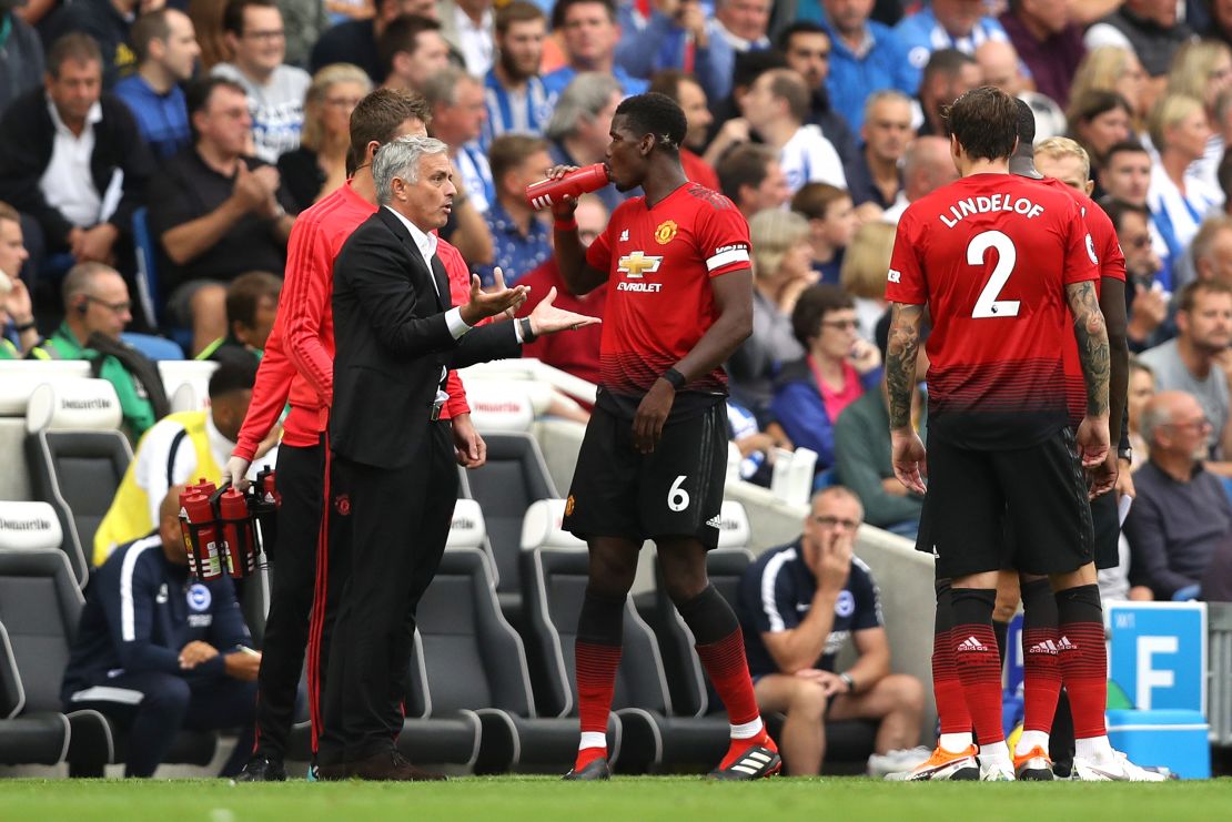 Mourinho speaks with Pogba during United's defeat against Brighton.