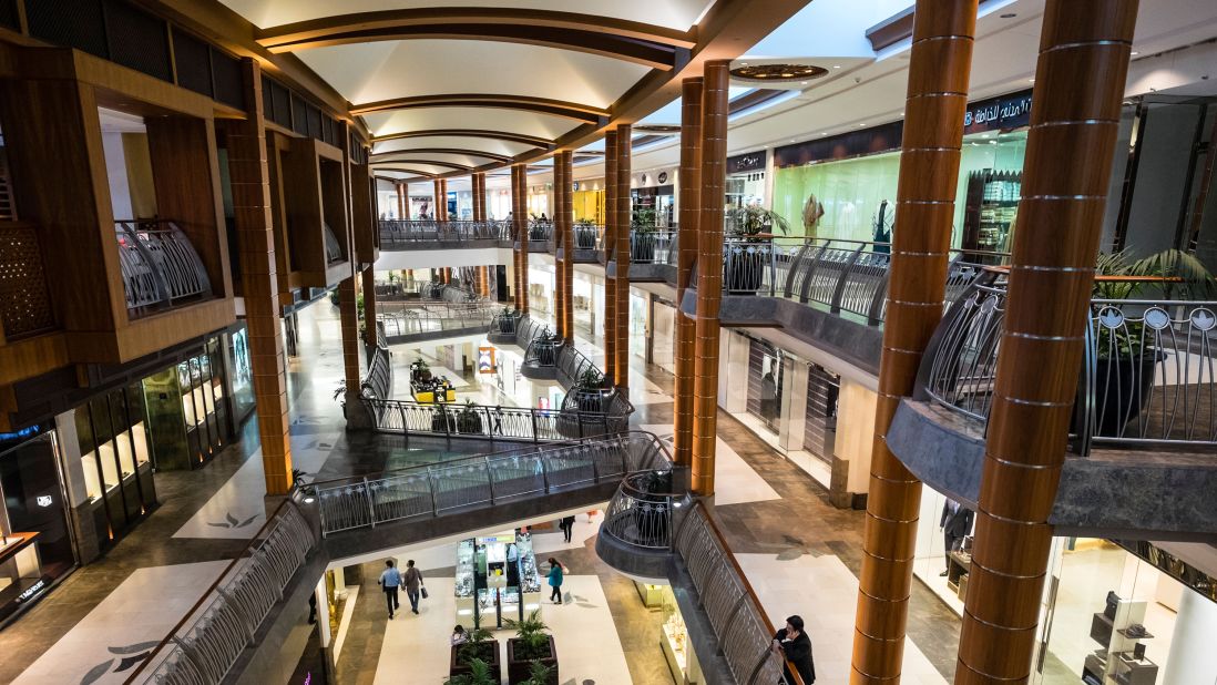 Shopping in UAE: From Traditional Souks to Modern Malls - Luxury brands and entertainment options in modern malls