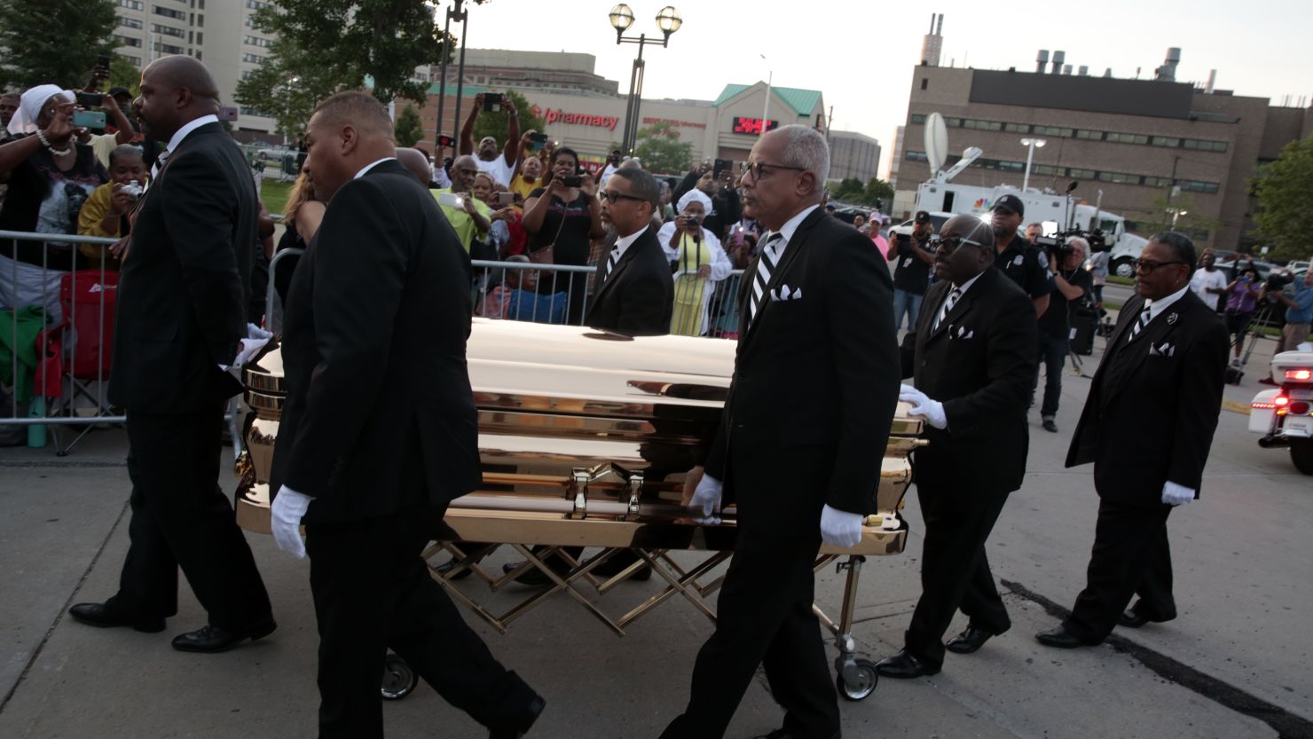 The casket of late Aretha Franklin arrives at the Charles H. Wright Museum of African American History for a viewing on August 28, 2018 in Detroit, Michigan. 