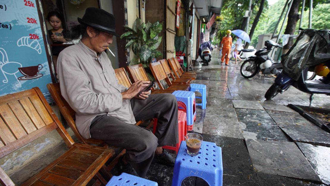 From a Hanoi cafe, Le Tran Lua recalls capturing McCain and laments his passing.