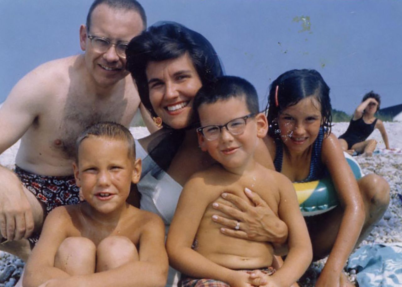 Buffett and his wife pose at the beach with their three children.