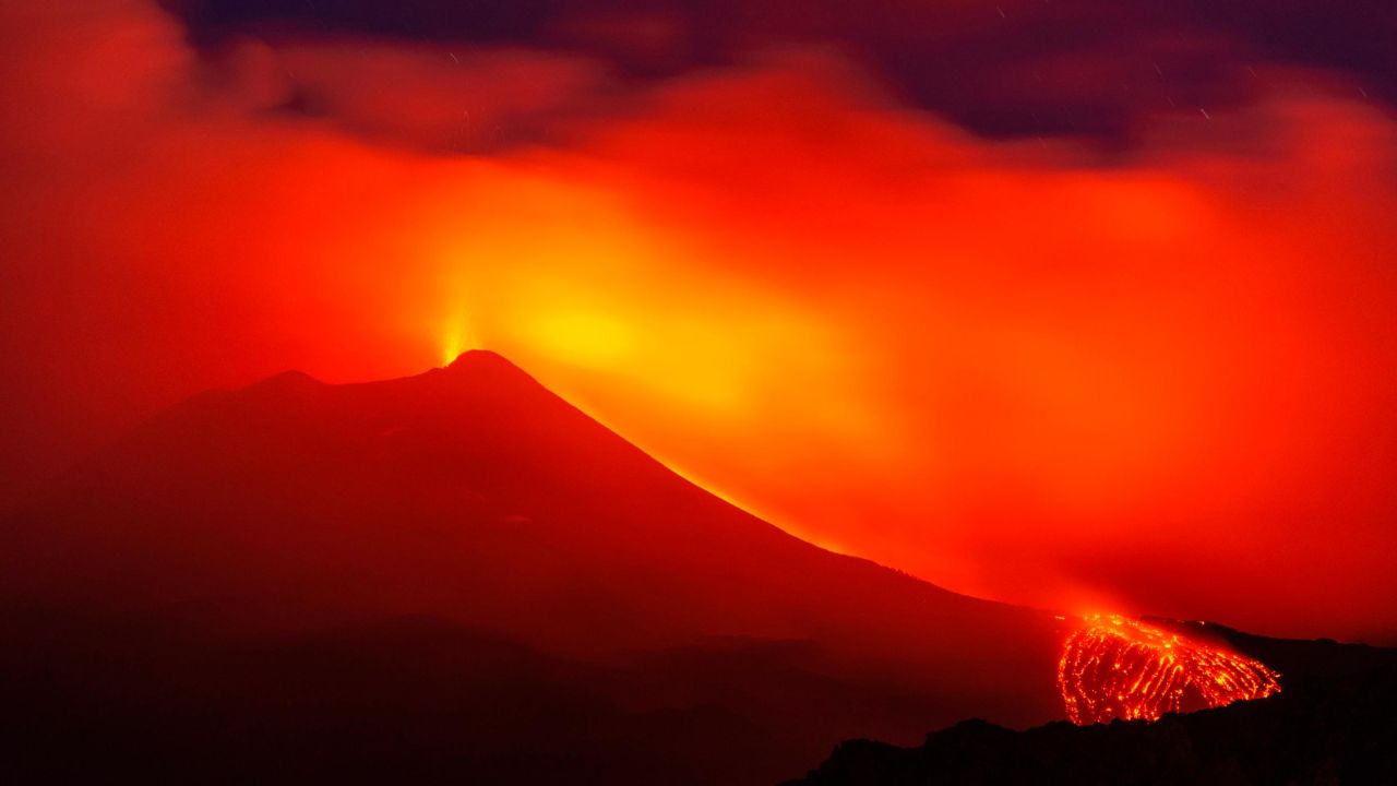 Mount Etna spews lava during an eruption in Italy on Saturday, August 25. <a href="http://www.cnn.com/2018/08/23/world/gallery/week-in-photos-0824/index.html" target="_blank">See last week in 25 photos</a>