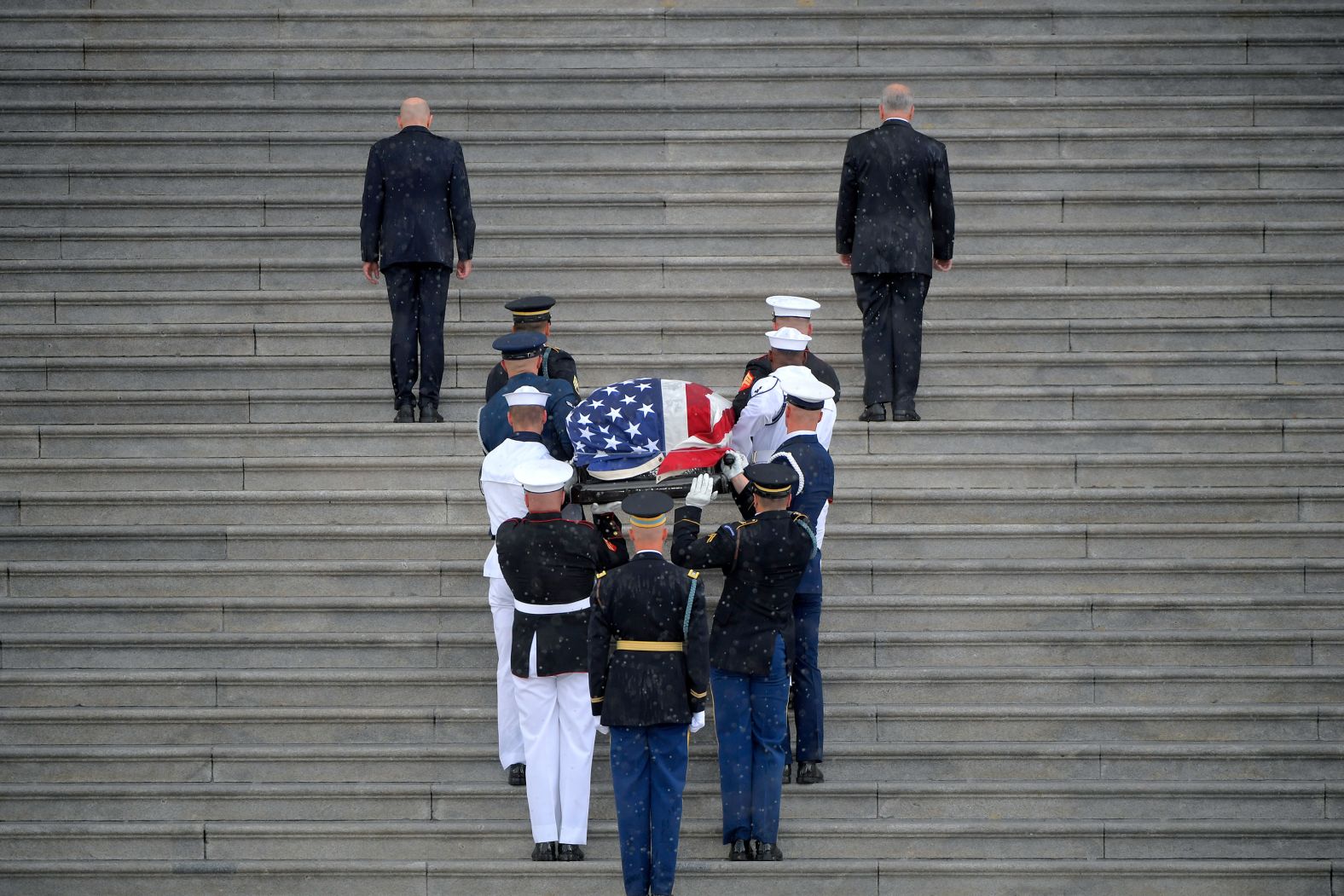 McCain's casket is carried up the Capitol steps. A storm broke out <a href="index.php?page=&url=https%3A%2F%2Fwww.cnn.com%2Fpolitics%2Flive-news%2Fmccain-funeral%2Fh_950294275d21902551c36cb98f614e57" target="_blank">at the very moment</a> McCain's casket was carried in.