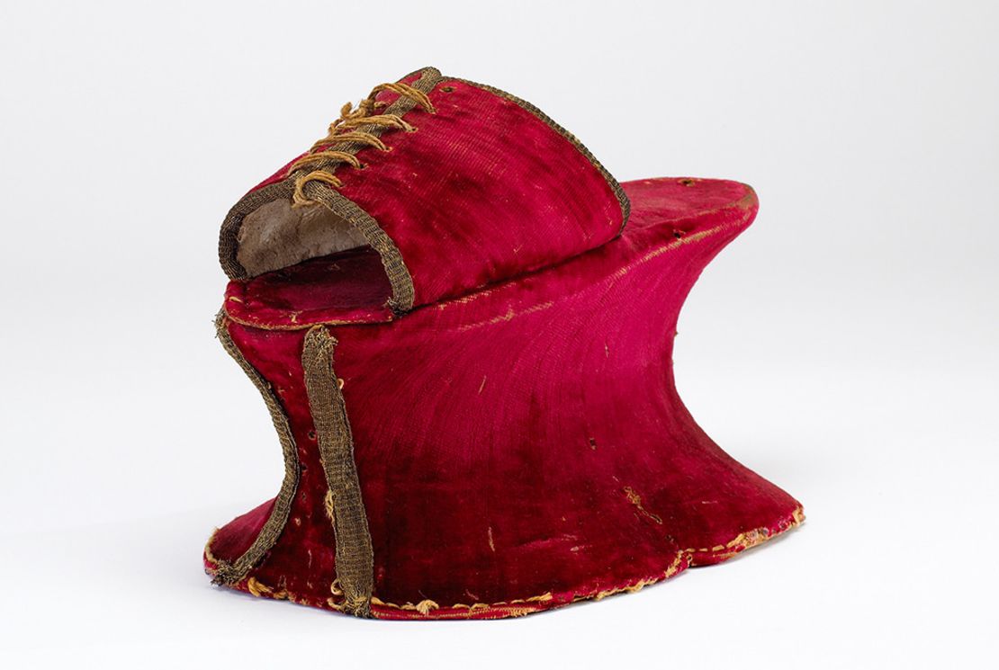 A red chopine from the 16th century.