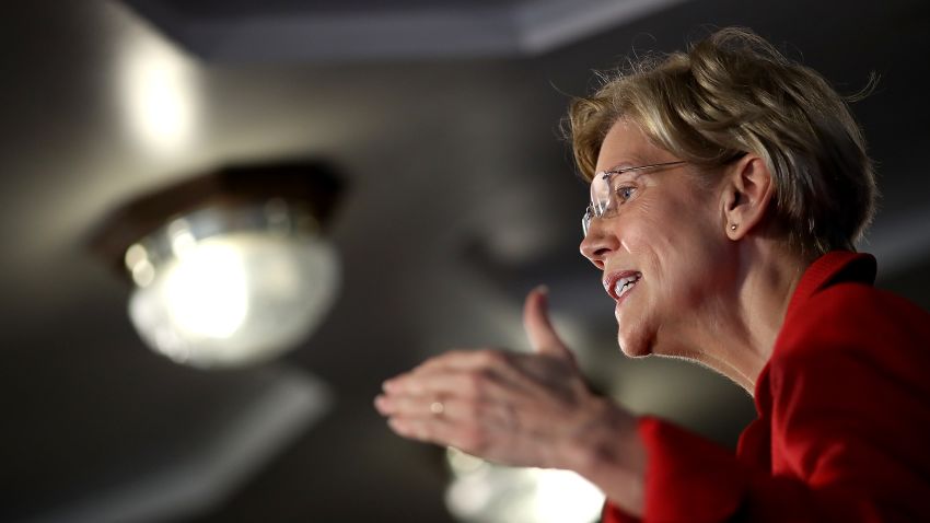 WASHINGTON, DC - AUGUST 21: Sen. Elizabeth Warren (D-MA) speaks at the National Press Club August 21, 2018 in Washington, DC. Warren spoke on ending corruption in the nation's capital during her remarks. (Photo by Win McNamee/Getty Images)