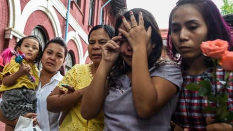 Chit Su Win, second right, the wife of jailed Myanmar journalist Kyaw Soe Oo grieves with family members outside the court on September 3, 2018.