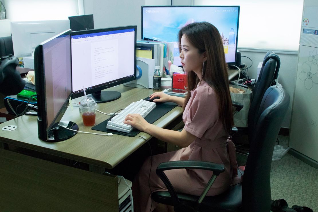 Lee Ji-soo works as a "digital undertaker," helping victims remove illegal photos and videos from the internet.