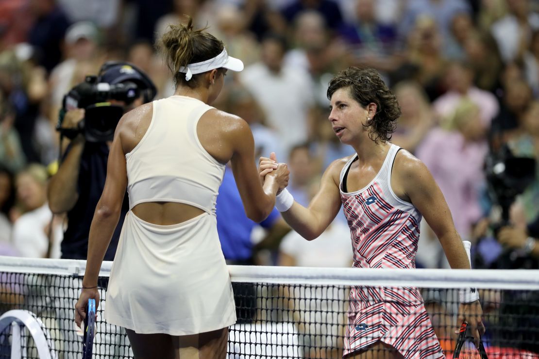 Keys shakes hands with Carla Suarez Navarro following their quarterfinal matchup.