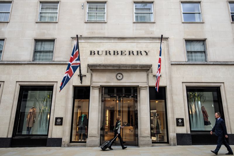 Burberry apologizes for hoodie with noose around the neck | CNN