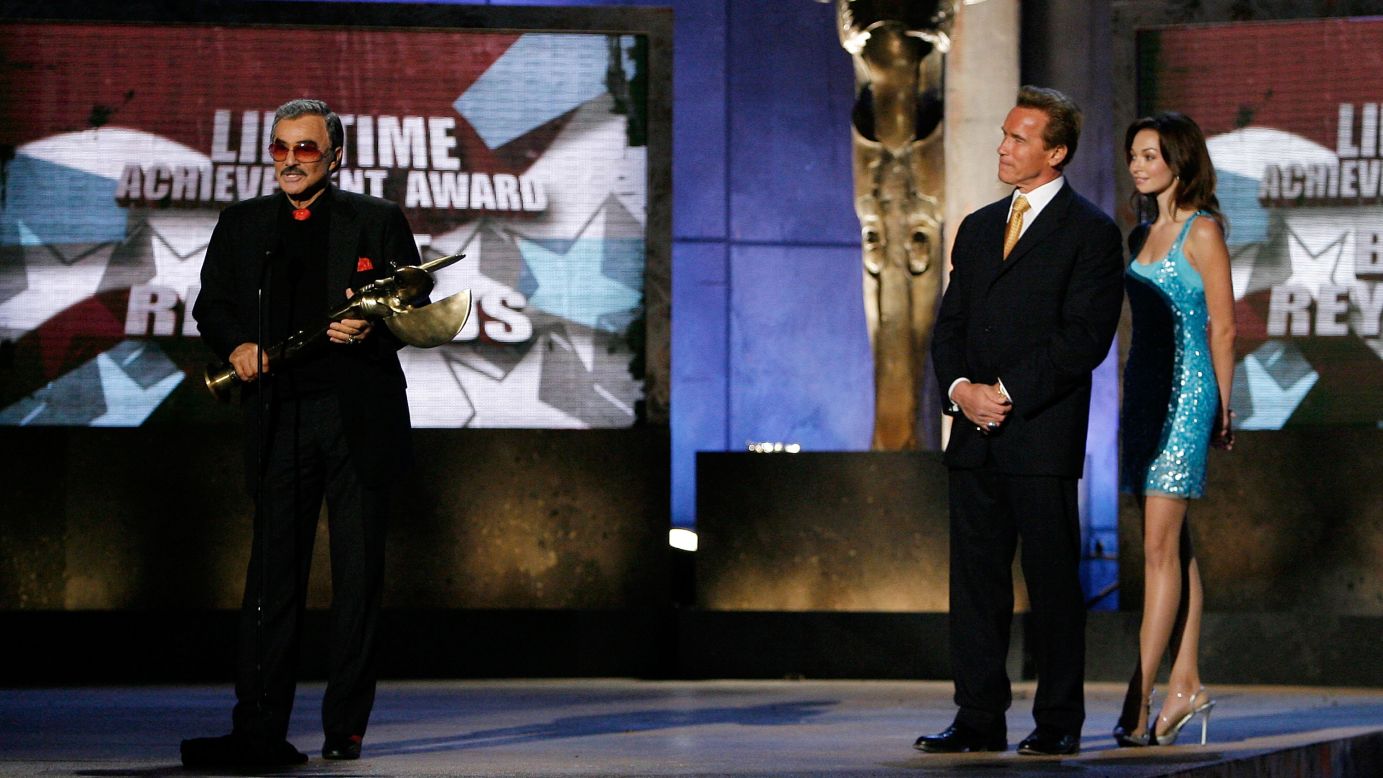 Reynolds accepts a Lifetime Achievement Award during the Taurus World Stunt Awards in 2007.