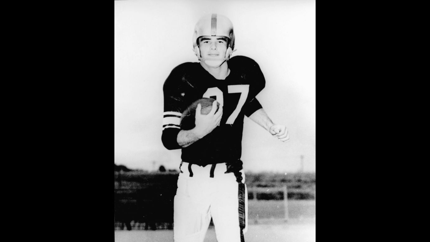 Reynolds played college football at Florida State University in the 1950s. He turned to acting when injuries derailed a promising athletic career.