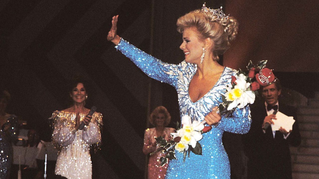 Gretchen Carlson was crowned 1989 Miss America in 1988.