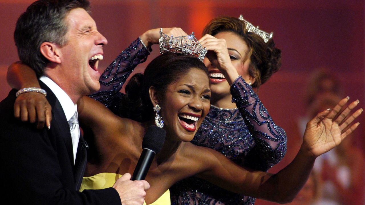 Ericka Dunlap, former Miss Florida, is crowned Miss America 2004.