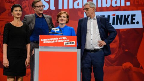Sahra Wagenknecht (left) seems to believe that a message of resentment -- especially toward foreigners -- chimes with low-wage workers.