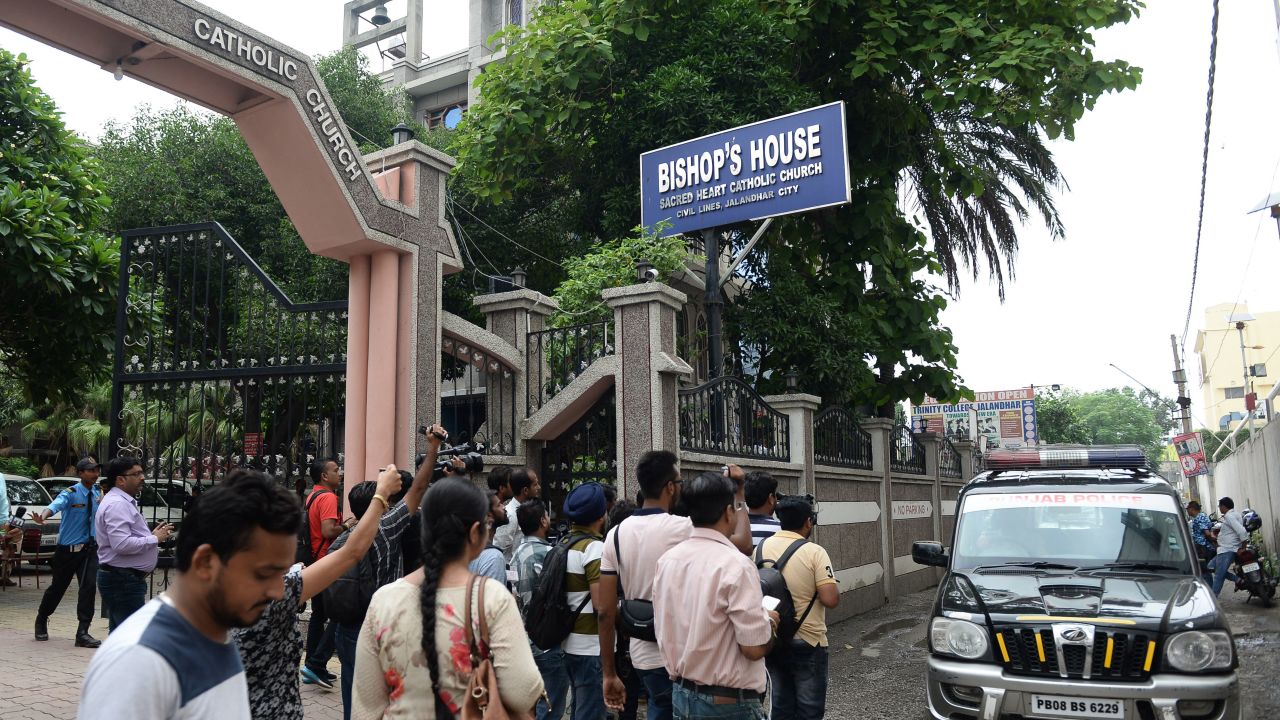 Indian media persons gather around police vehicle in front of Bishop's house to cover the Kerala state police investigation in relation to bishop Franco Mulakkal alleged sexual assault to a nun, in Jalandhar on August 13, 2018. (Photo by SHAMMI MEHRA / AFP)        (Photo credit should read SHAMMI MEHRA/AFP/Getty Images)