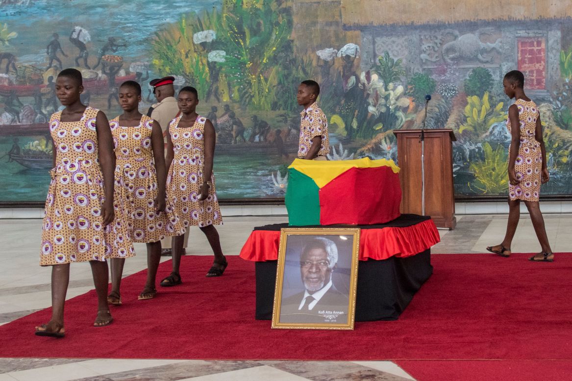 Mourners from across the country gathered to pay their last respects to the late diplomat. 