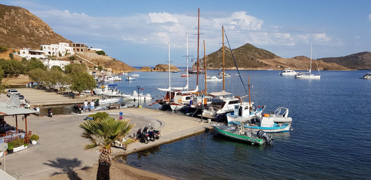 <strong>Grikos village: </strong>This lovely fishing village, facing the small island of Tragonissi, a natural windbreaker to a safe, sandy beach.