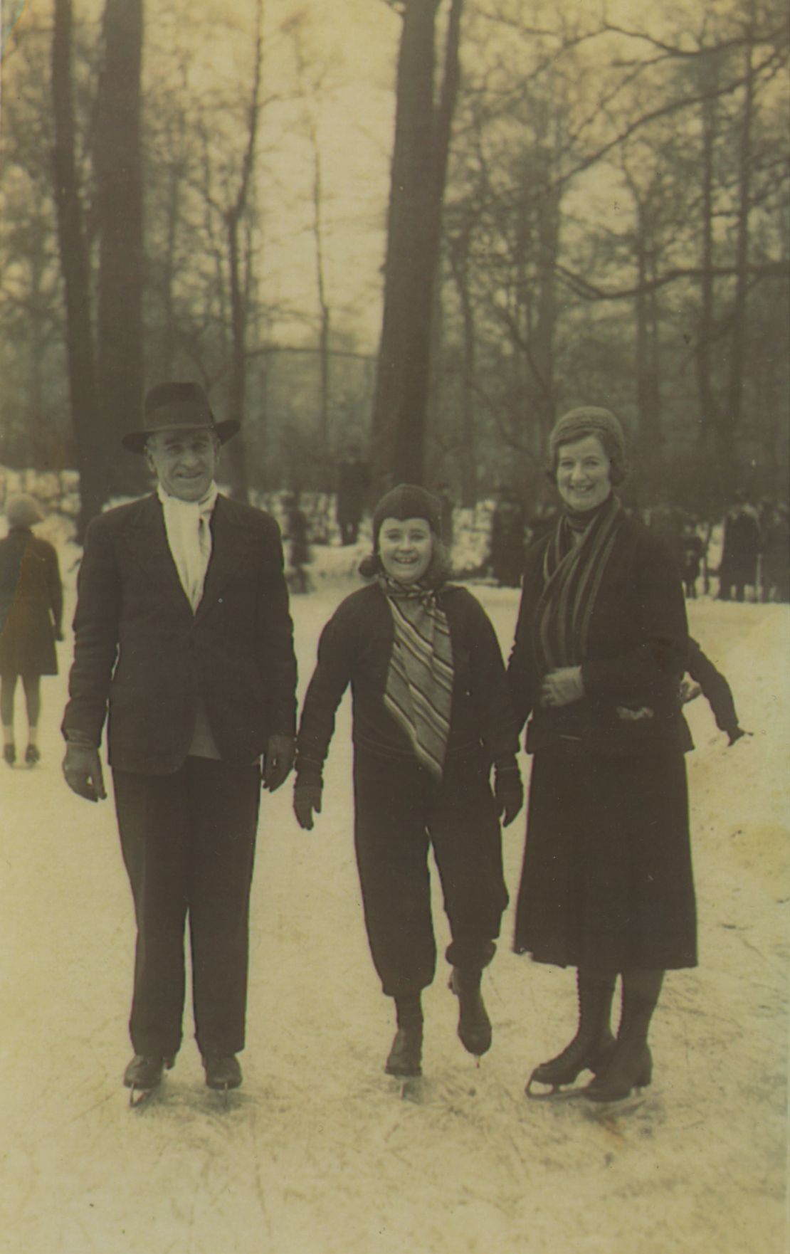 Frank Foley in Berlin with wife Kay and daughter Ursula in 1930s Germany.