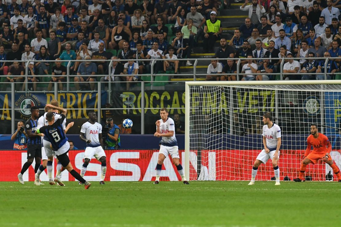 Inter Milan's Argentine forward Mauro Icardi (L) scored a wonderful volley.