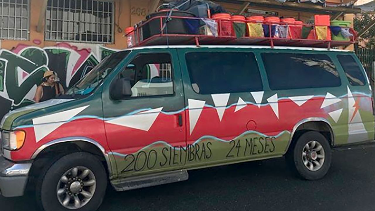 The Resilience Fund's "Guagua Solidaria" takes volunteer brigades to farms across the island.  