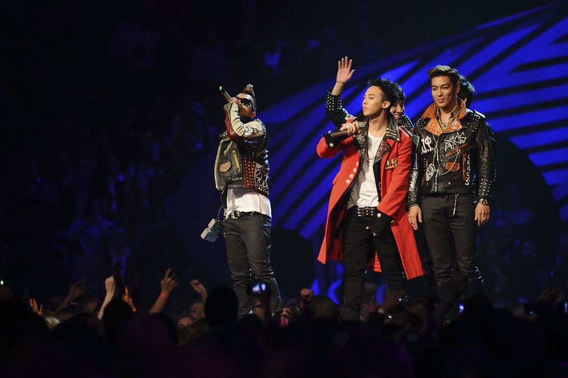 G-Dragon, Taeyang, T.O.P, Daesung and Seungri of Korean band Bigbang receive the Best Worldwide Award during the MTV Europe Music Awards 2011 live show.