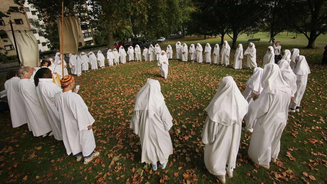 <strong>London:</strong> Druids celebrate the autumnal equinox on Primrose Hill in London. 