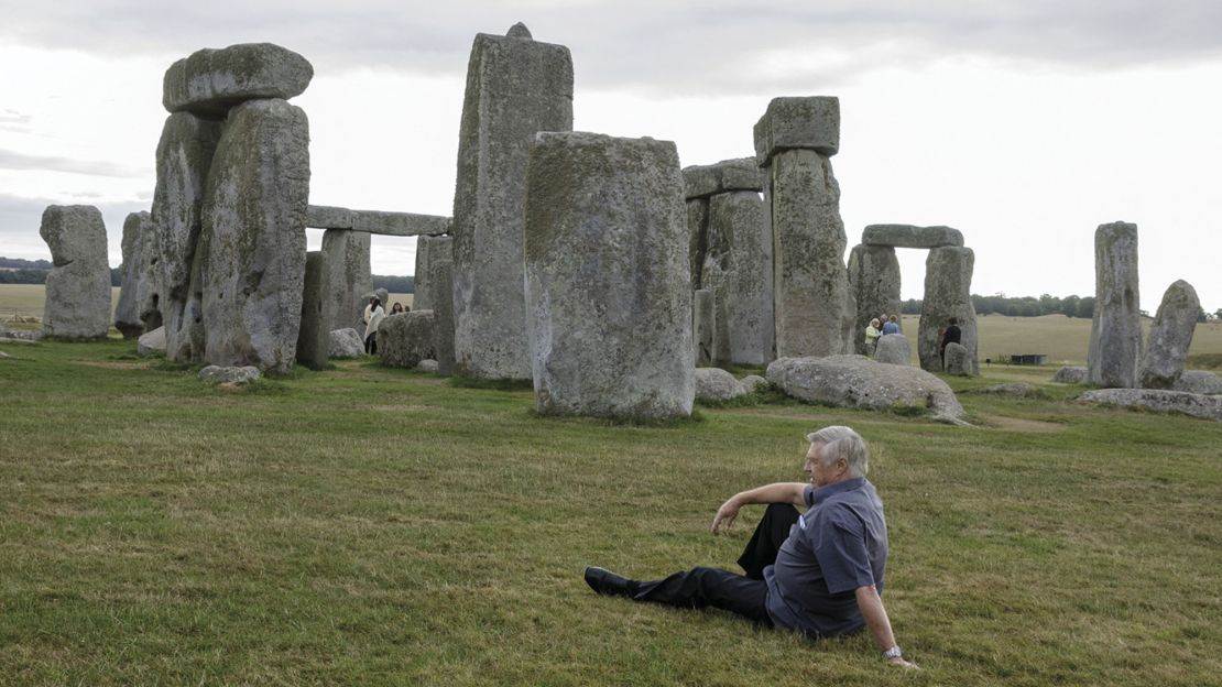 Bob Heyhoe recreating his image, nearly 60 years later.